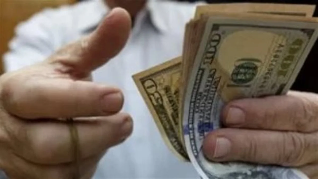 سعر الدولار اليوم يبقى مستقراً تحت 53 جنيهاً في السوق المصرية